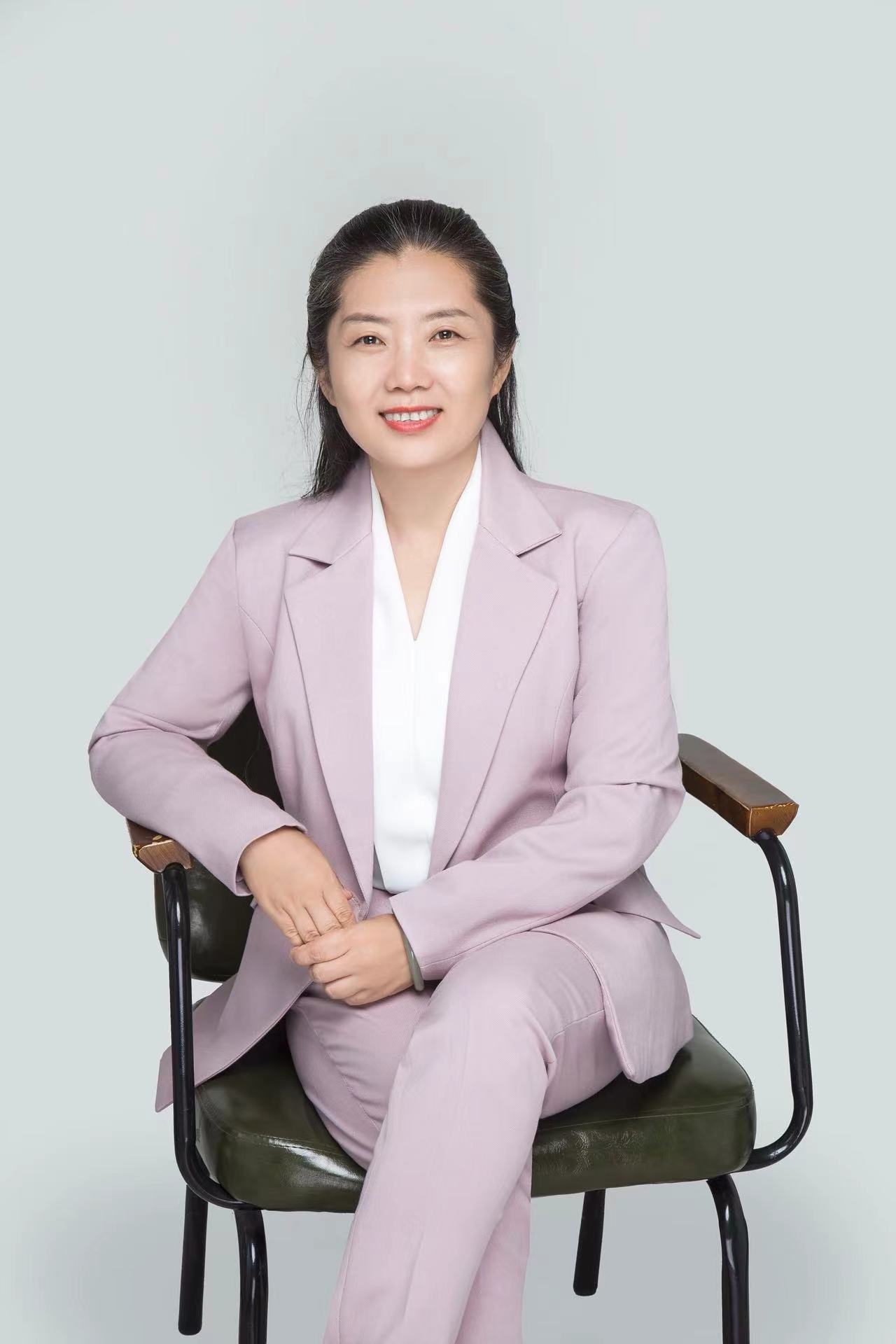 Jin Ying, Public welfare lecturer